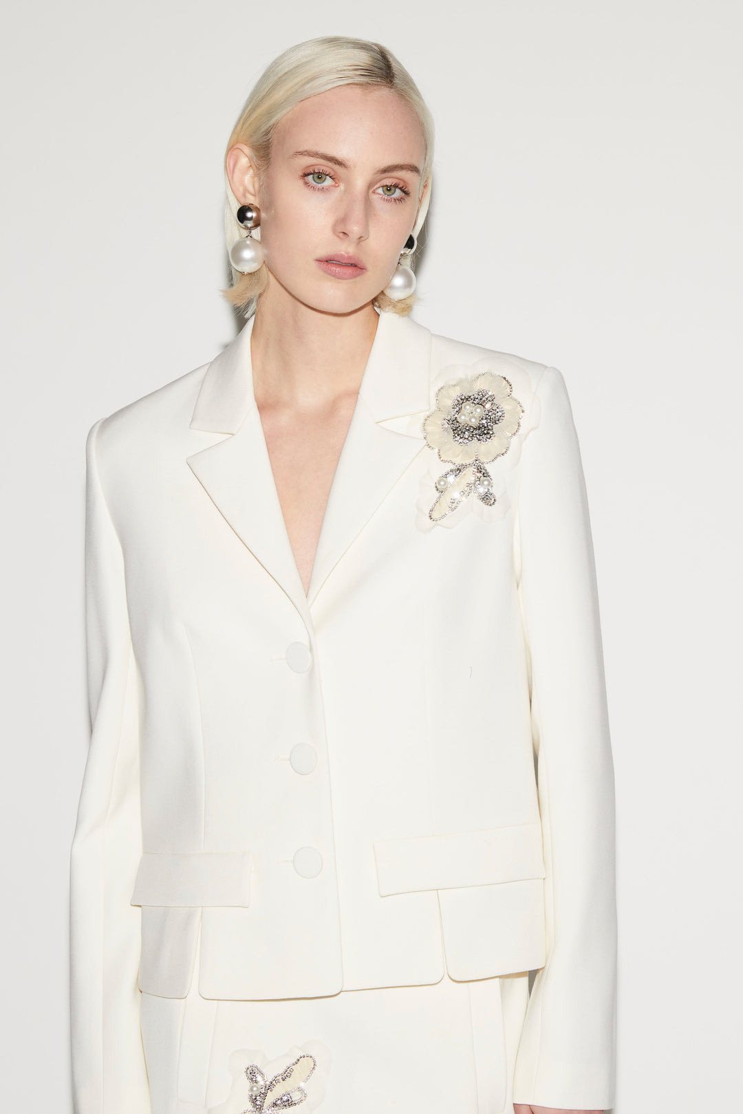 「HUISHAN ZHANG」リサイクルクレープ フェザートリム JACKETS AND COATS – HUISHAN ZHANG